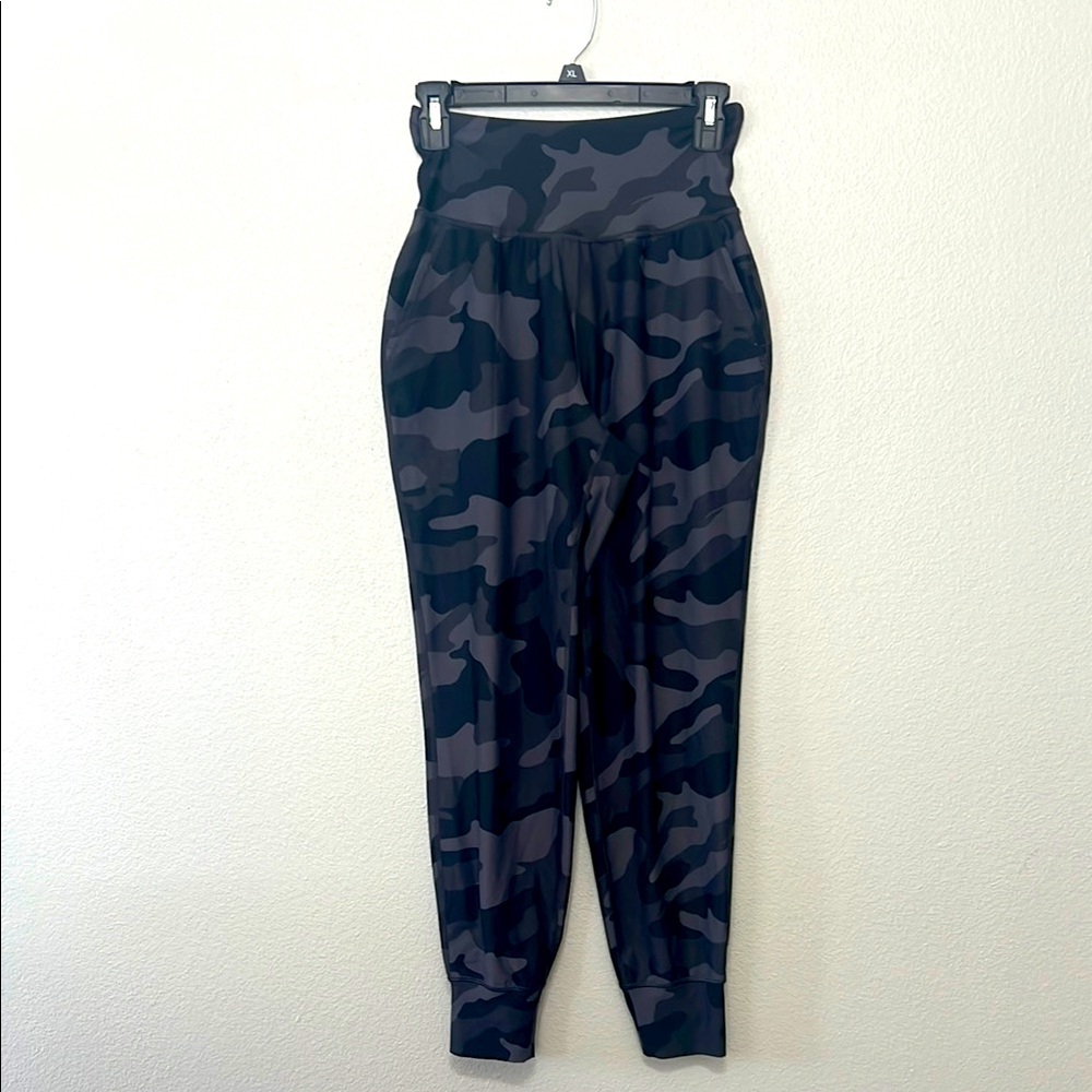 Old‎ Navy Woman’s Trendy Camouflage Joggers
